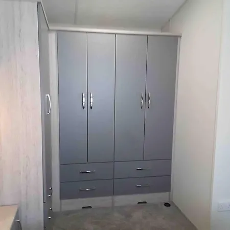 Forestbrook - Cheerful Two Bedroom Tiny House Apartment *