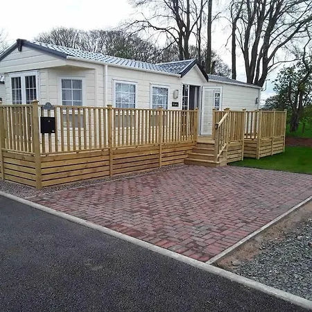 Forestbrook - Cheerful Two Bedroom Tiny House Apartment Carlisle (Cumbria)