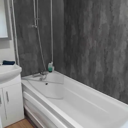 Forestbrook - Cheerful Two Bedroom Tiny House Carlisle (Cumbria)